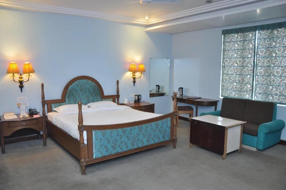 Hotel Grand International Райпур Экстерьер фото