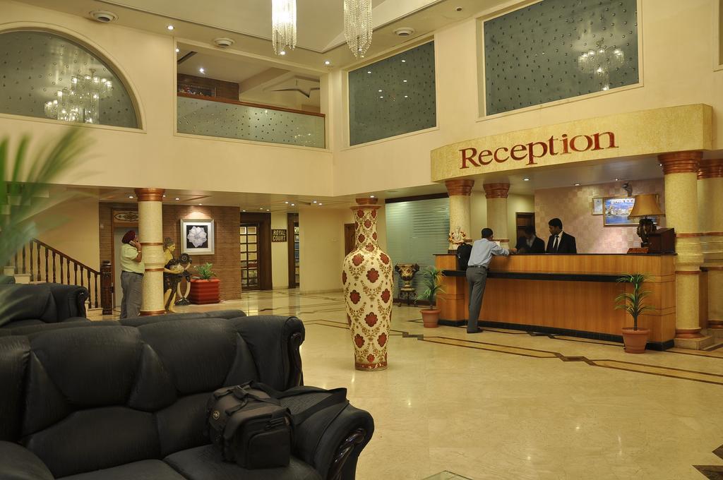 Hotel Grand International Райпур Экстерьер фото